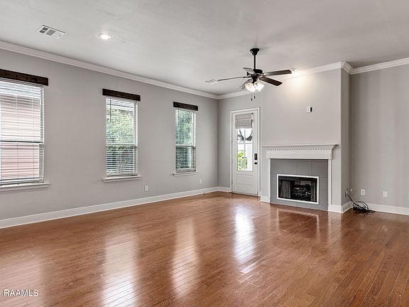 5th image of 121 Laurel Grove Blvd