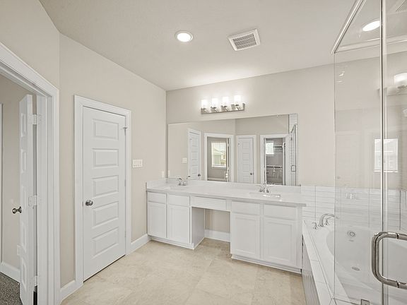 Primary bath with dual sinks