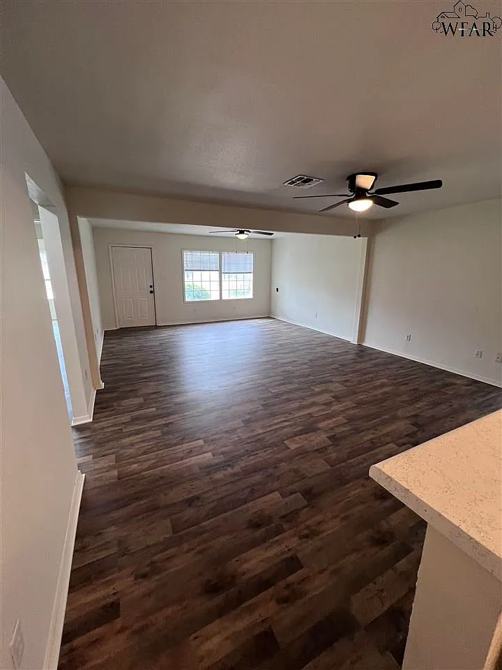 3 bed, 2.0 bath, 1368 sqft, $1,495 — Photo 3