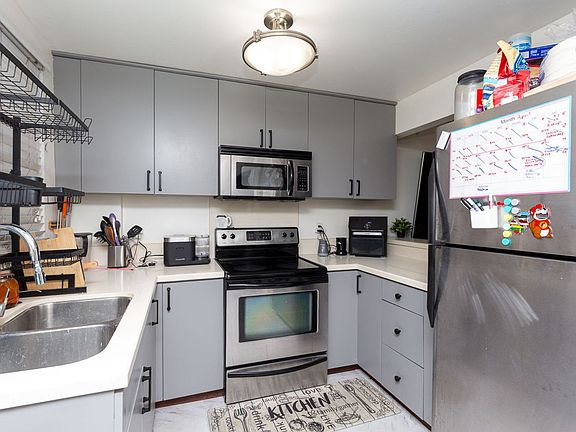2nd image of 2828 University Ave Unit 405