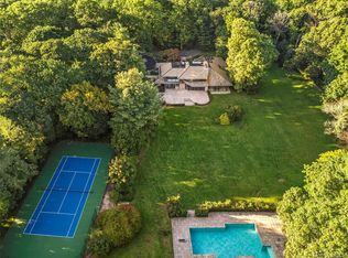 101 wheatley road, Old Westbury, NY 11578