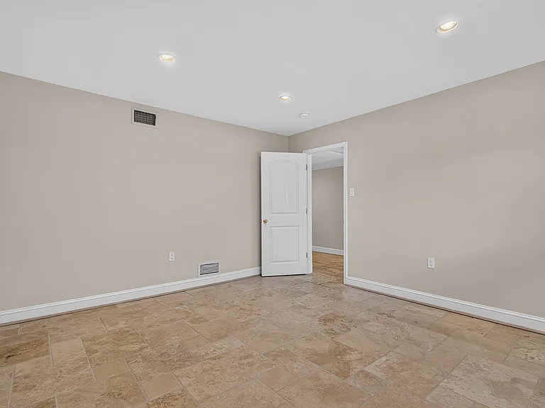 6216 Goodview St — Photo 40