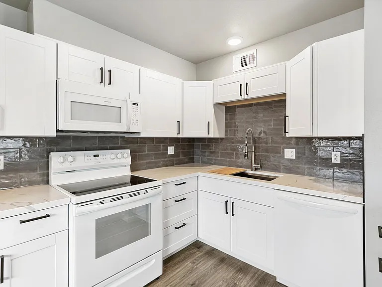 1570 Lander St — Photo 5