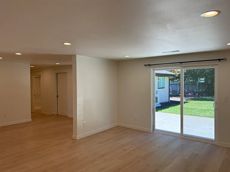 721 Iva Ln NE — Photo 14