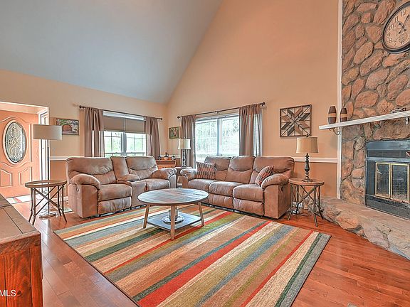 5th image of 272 River Edge Ct