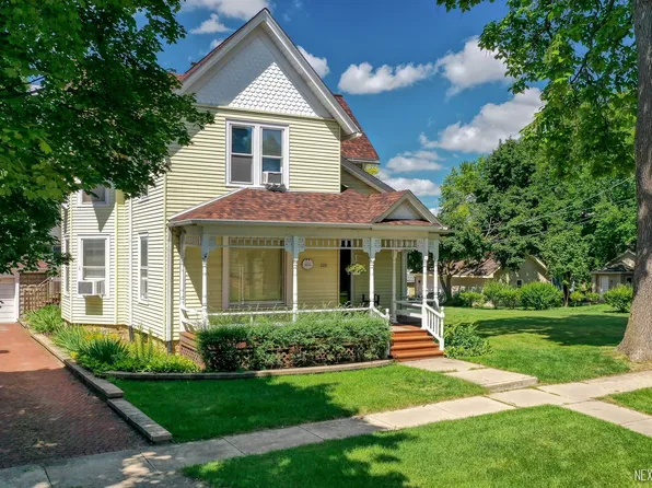 220 Allen Ave, West Chicago, IL 60185