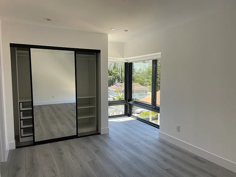 2527 Hermosa Ave #3/4 — Photo 9