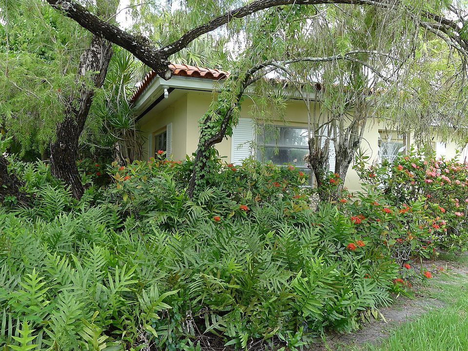 2nd image of 1230 S Alhambra Cir