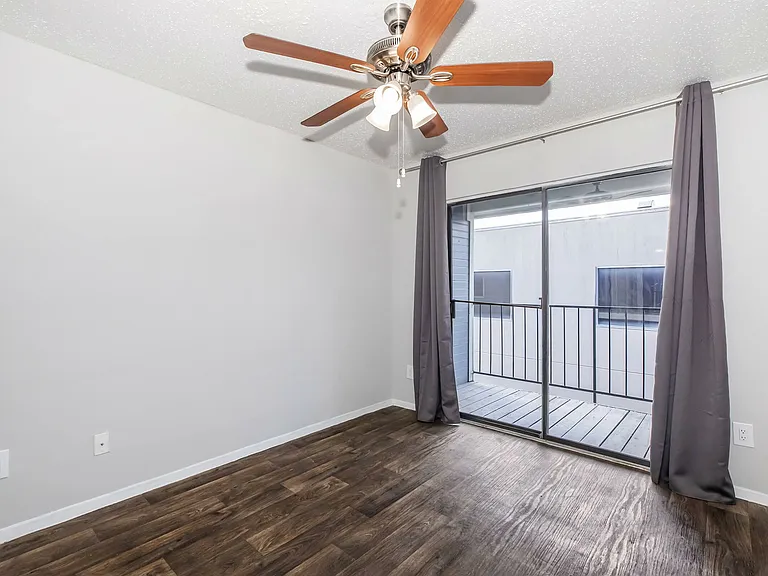 Lamar Place Apartments — Photo 39
