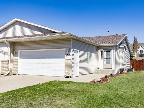 1614 Suntree Dr, West Fargo, ND 58078