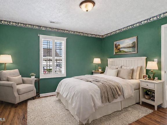 2nd image of 555 Hickory Rd