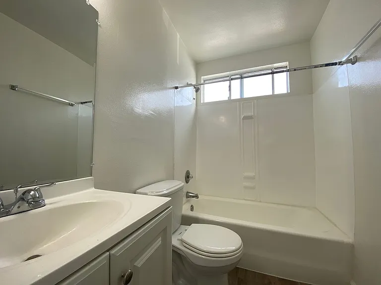 Park Granada Apartments — Photo 19