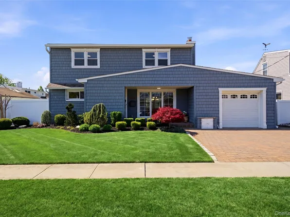 120 Franklin Place, Massapequa, NY 11758