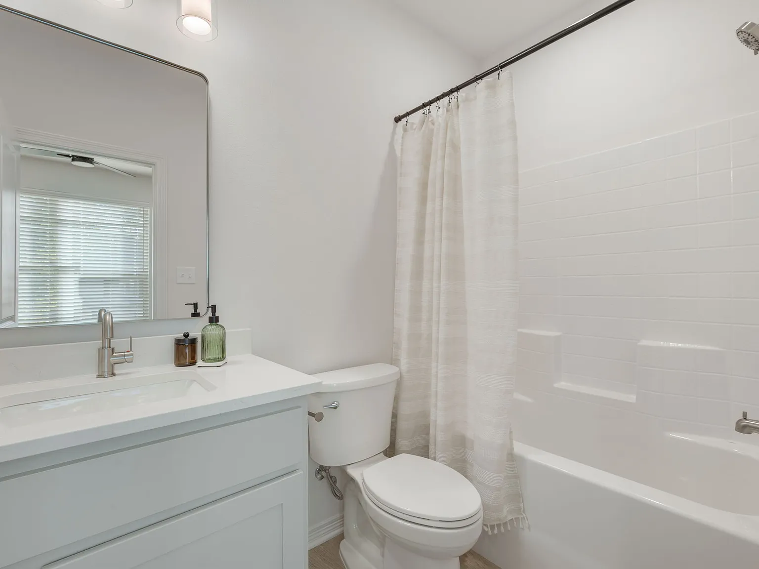 Azura Residenace — Photo 4