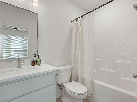 4th image of 2101 Crest St