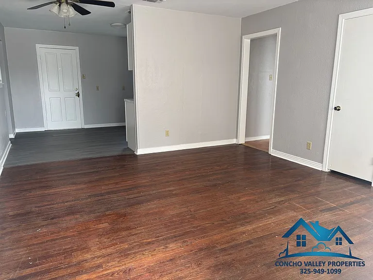 2406 Raney St — Photo 2