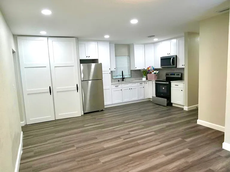 885 Ruby Ave — Photo 2