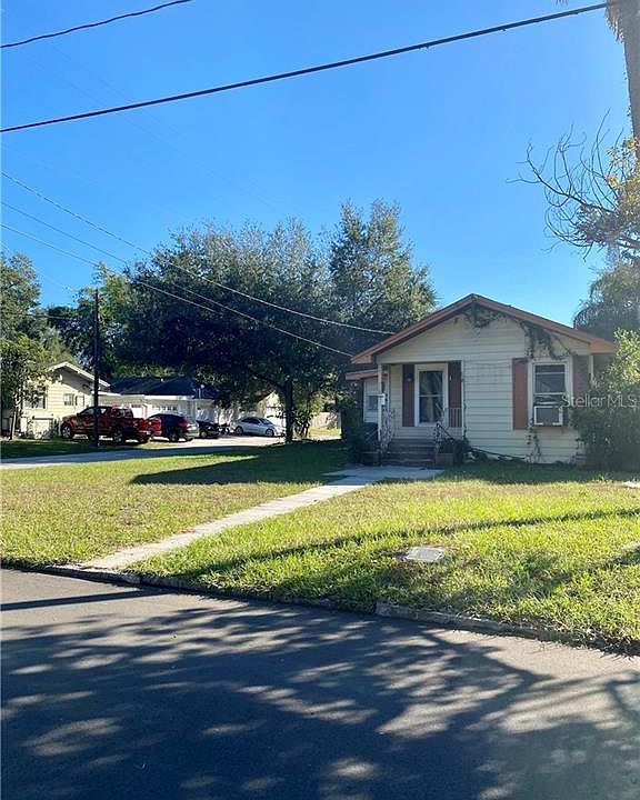 1st image of 202 W Jean St