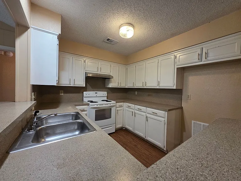 4724 Berridge Ln — Photo 17