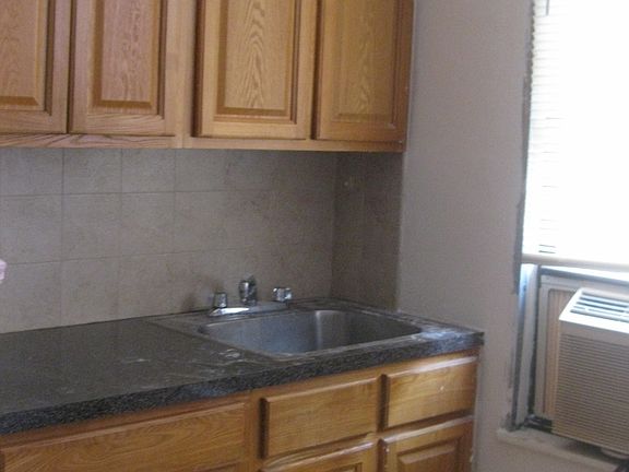 5th image of 3414 44th St APT 3F