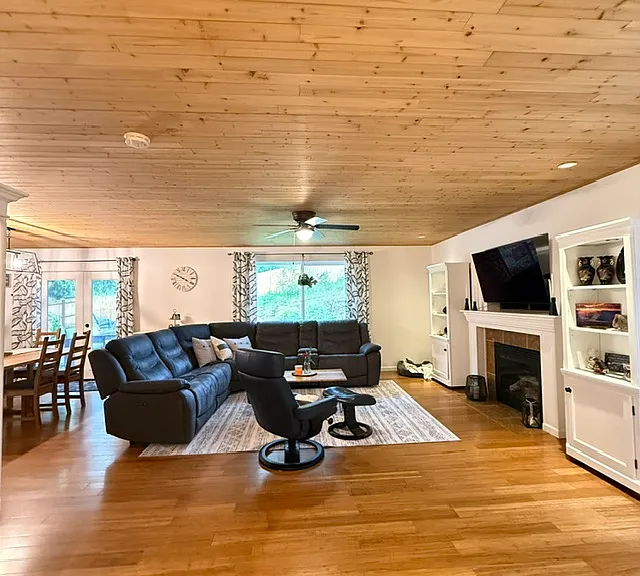 18238 Big Fir Ct SE — Photo 2