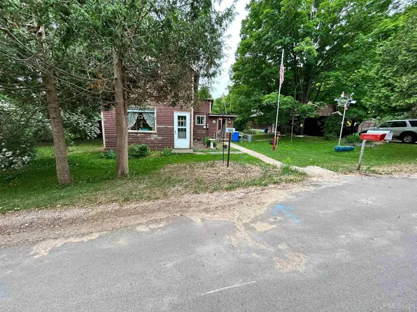 175 County Road Pdj, Ishpeming, MI 49849