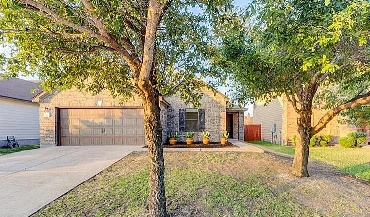 916 Watson Way — Photo 2