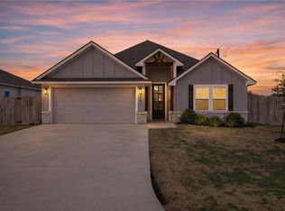 221 Brazos Bnd, Snook, TX 77878