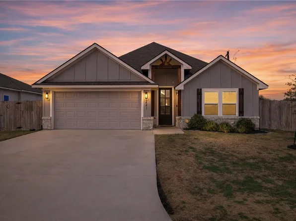 221 Brazos Bnd, Snook, TX 77878