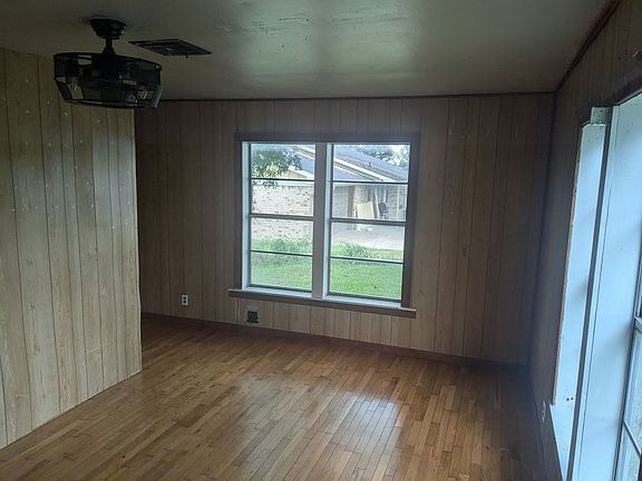 5th image of 1812 E Young Ave