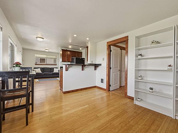 4th image of 1010 NW Roanoke Ave APT 6