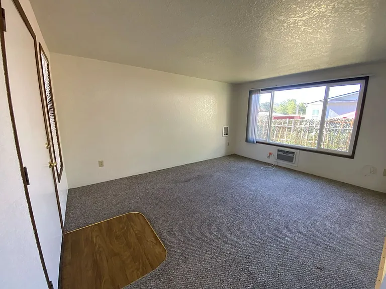 152 NE Atkinson Ct #33 — Photo 11