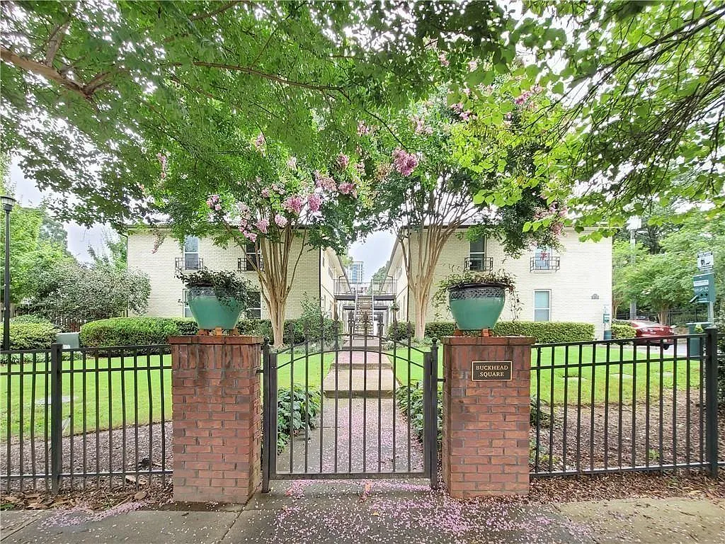 1 bed, 1.0 bath, $1,400 — Photo 2