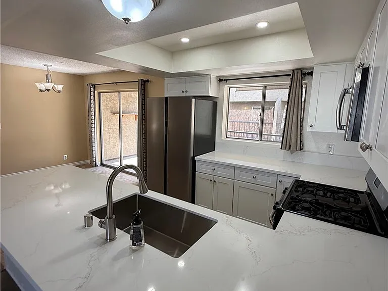 5195 Walnut St #14 — Photo 6