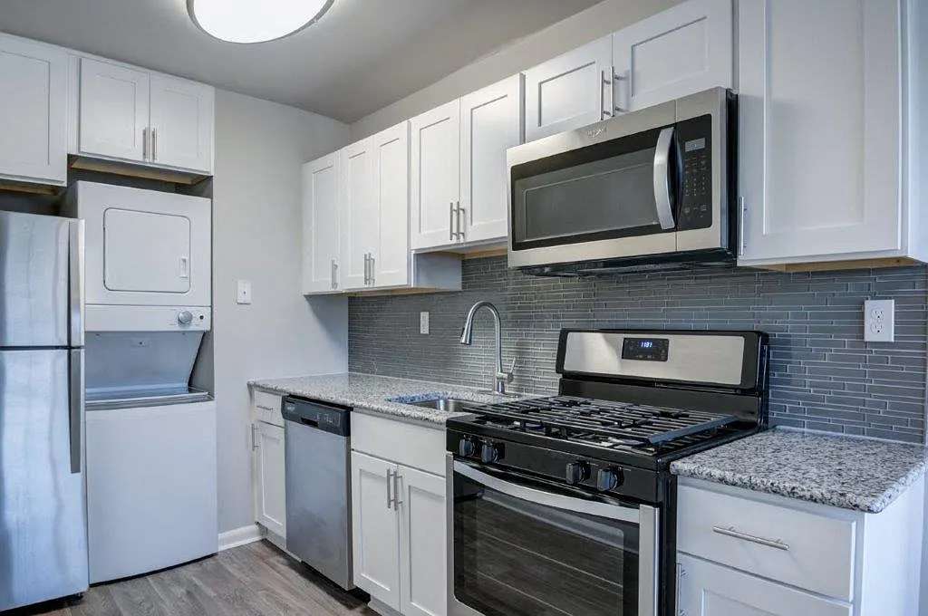 Eagles Crest Apartment Homes — Photo 1