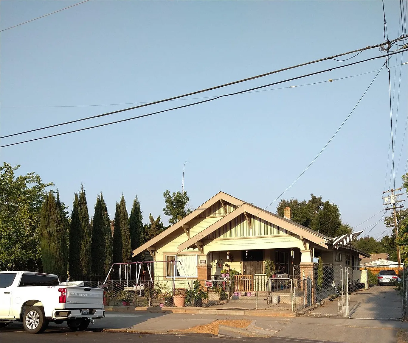 736 N Pilgrim St photo 1
