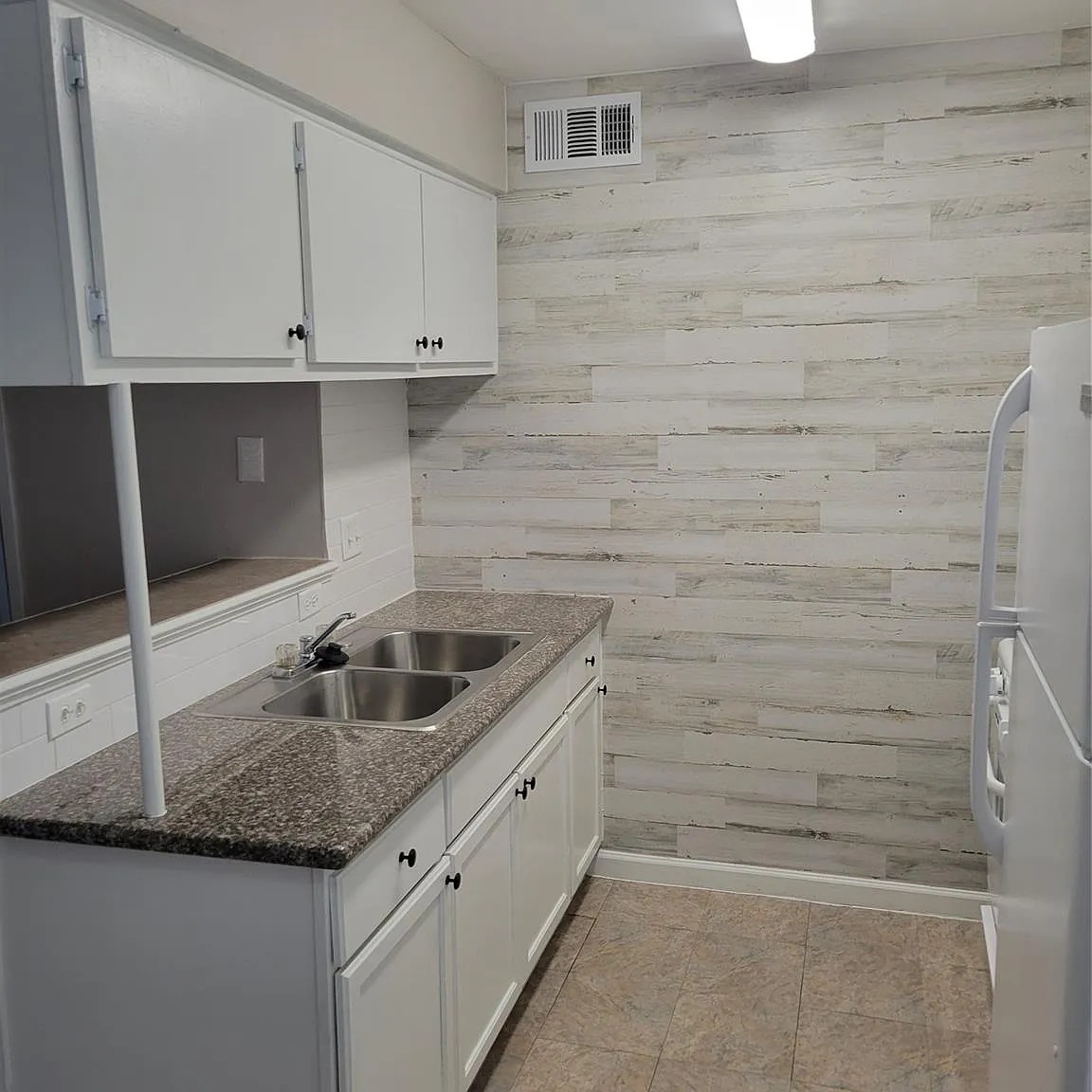 2 bed, 1.0 bath, 735 sqft, $1,000 — Photo 1
