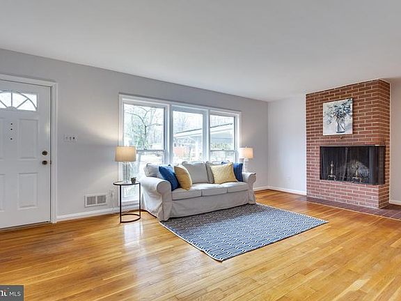 3rd image of 4804 Bradford Dr