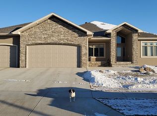 5721 Crested Butte Rd, Bismarck, ND 58503