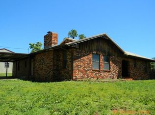 305 E Pine Ave, Sayre, OK 73662