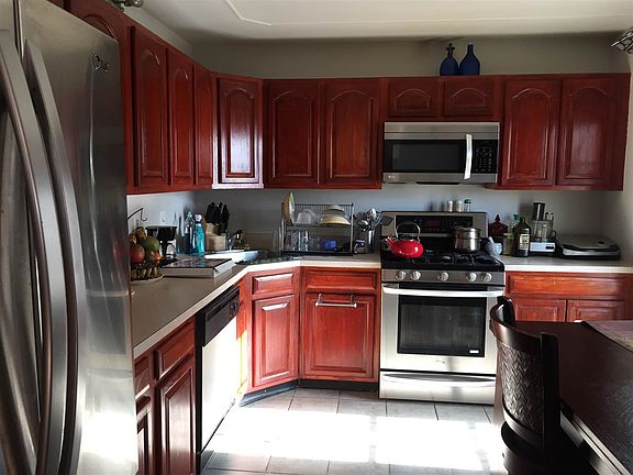 2nd image of 90 Cottonwood St #90