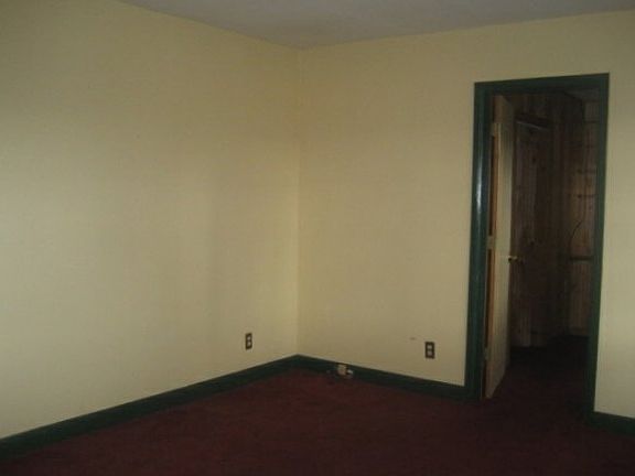 4th image of 113 Cloy Ave