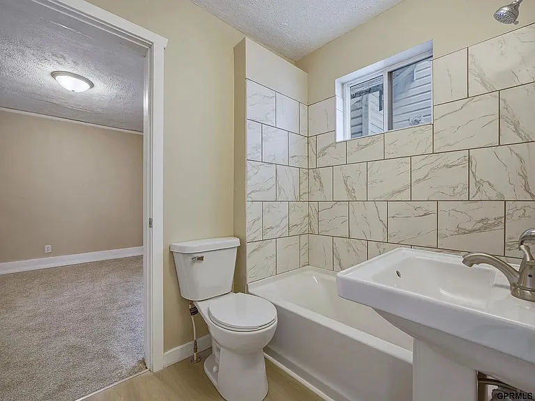 4413 Sprague St — Photo 11