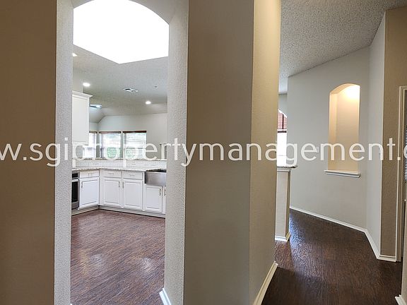 5th image of 8513 Viridian Ln