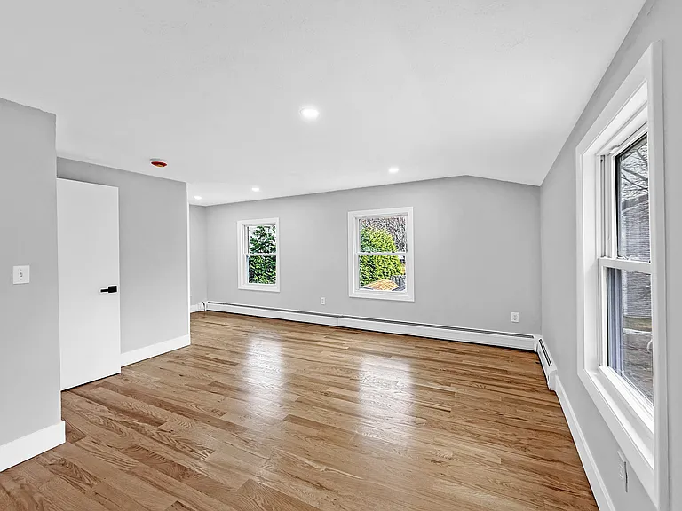 21 Burlington Rd — Photo 28