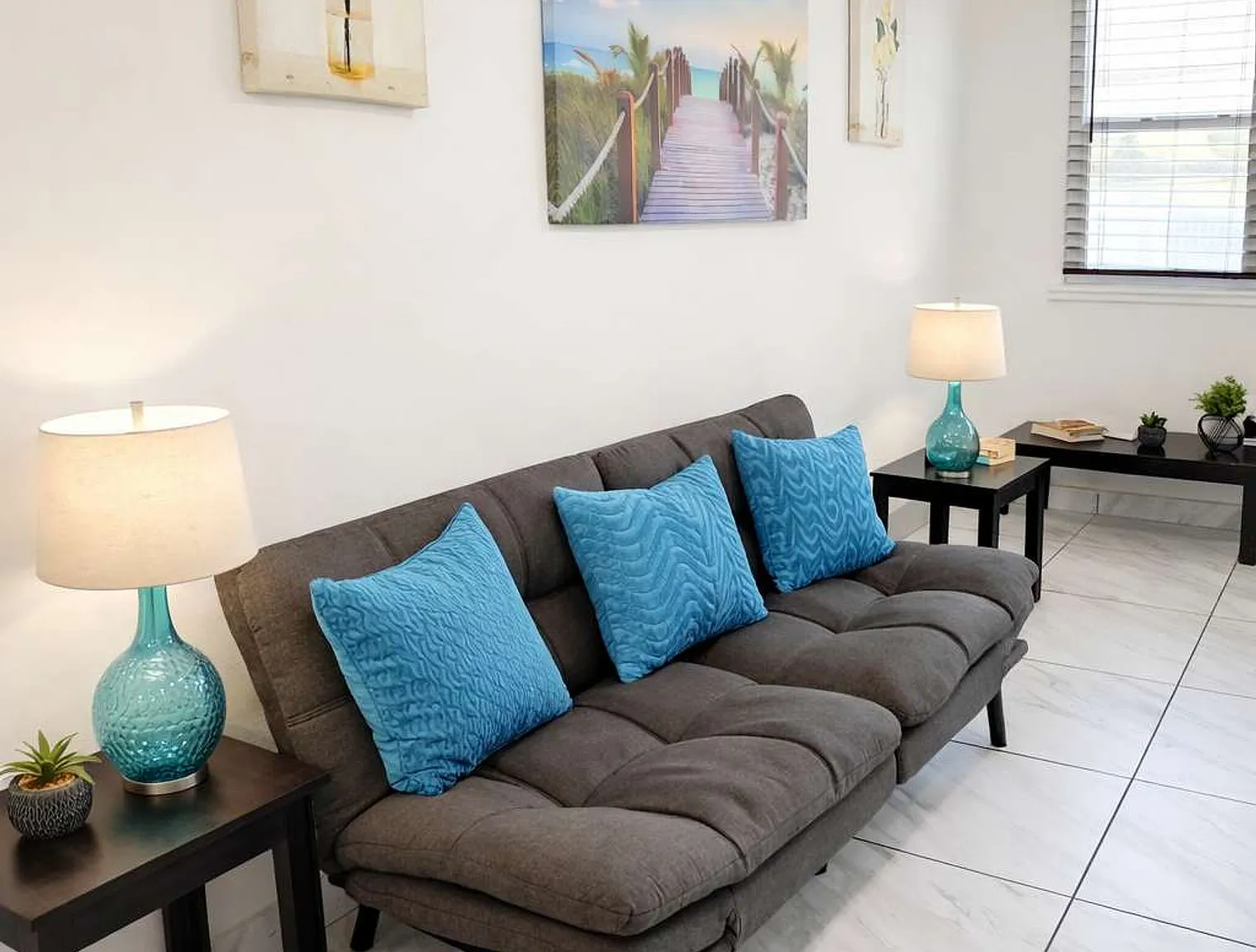 1 bed, 1.0 bath, 645 sqft, $2,717 — Photo 2