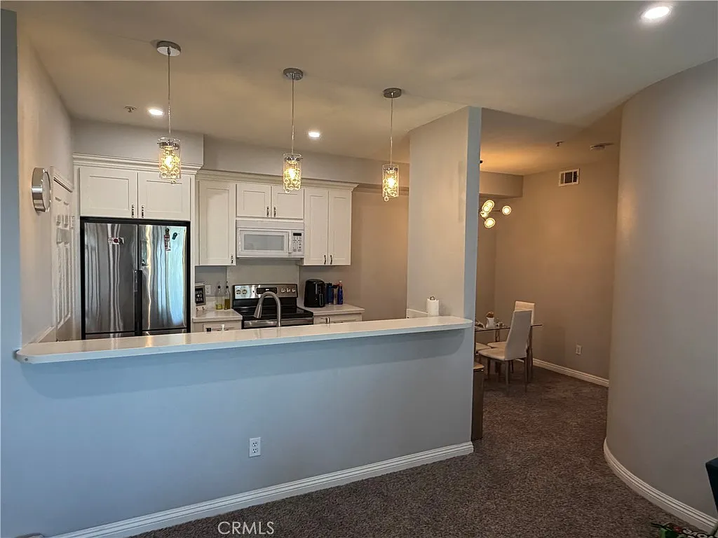 2 bed, 1121 sqft, $2,350 — Photo 4