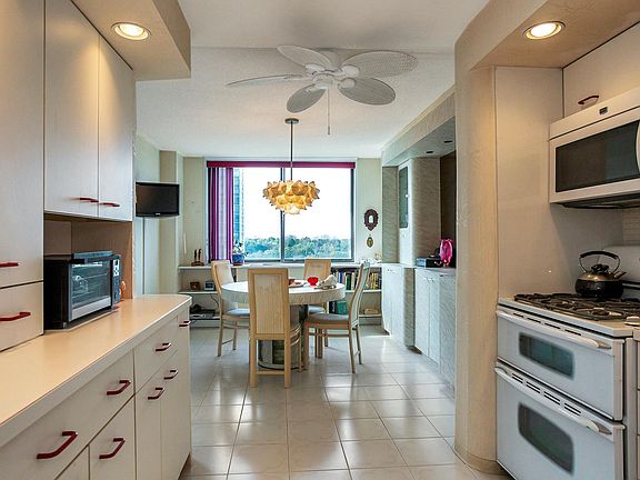 4th image of 2 Bay Club Dr APT 12W