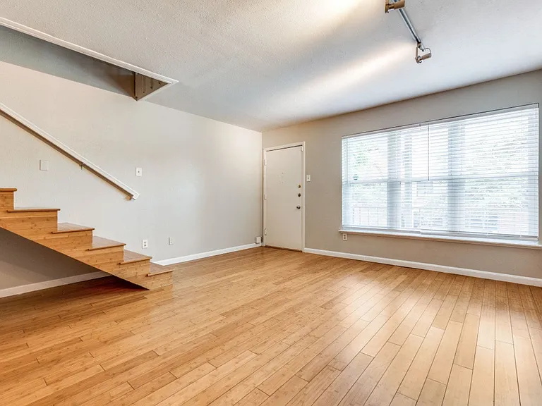 3827 Gilbert Ave #209 — Photo 3