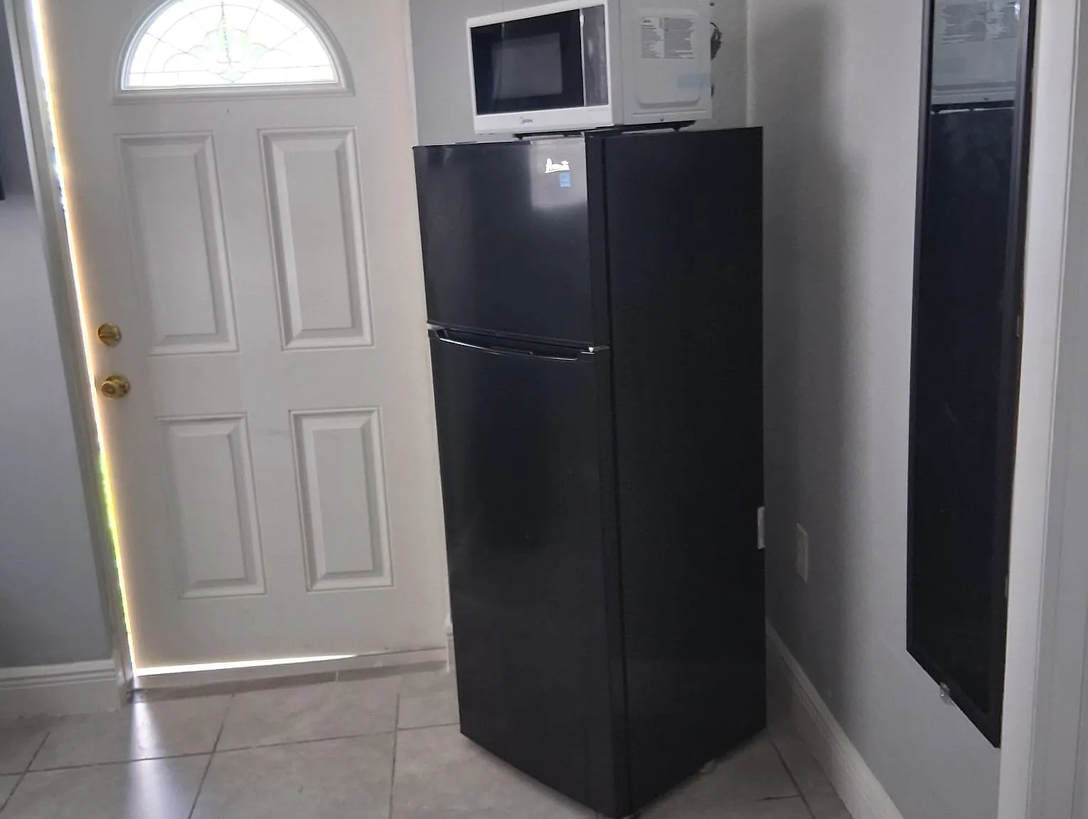 3 bed, 1075 sqft, $900 — Photo 2